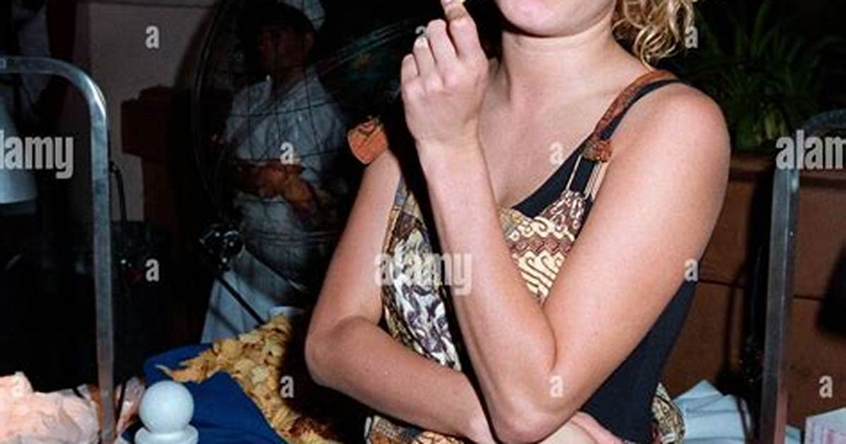 Emily Lloyd - Net Worth, Age, Height, Birthday, Bio, Wiki!