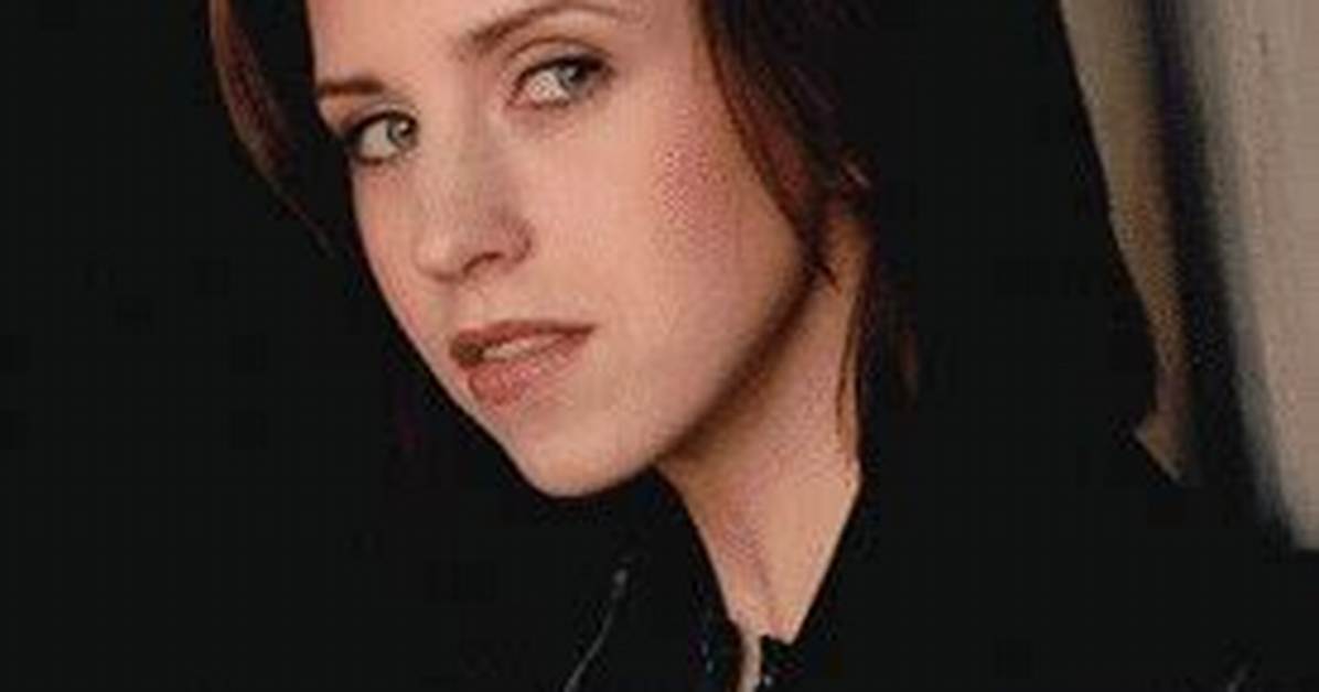 Emily Perkins - Net Worth, Age, Height, Birthday, Bio, Wiki!