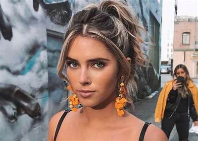 Emily Zeck Net Worth, Age, Height, Bio, Birthday, Wiki!