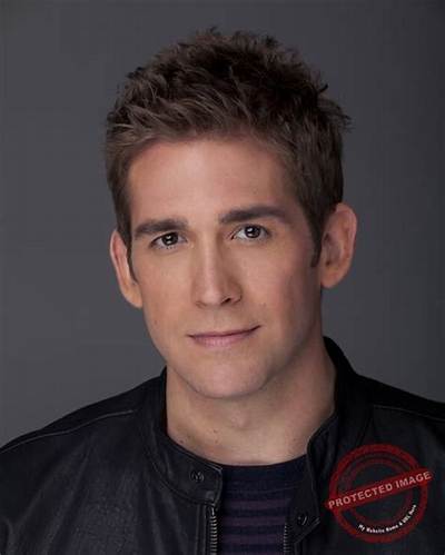 Eric Szmanda - Net Worth, Age, Height, Birthday, Bio, Wiki!