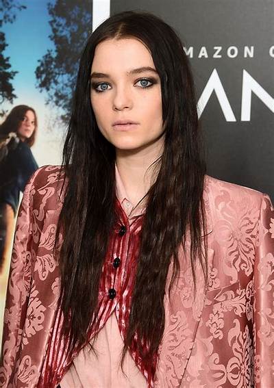 Esme Creed-Miles Net Worth 2024, Age, Height, Bio, Birthday, Wiki!