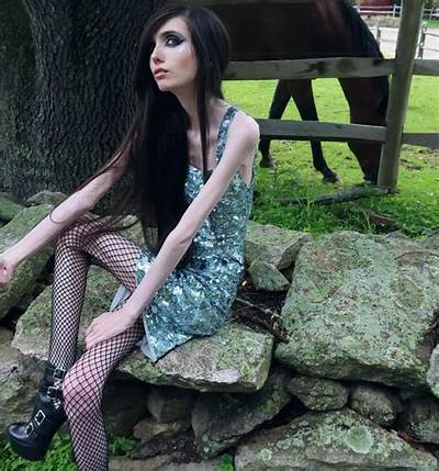 Eugenia Cooney Net Worth, Age, Height, Bio, Birthday, Wiki!