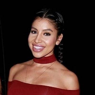 Evelyn Gonzalez - Net Worth, Age, Height, Birthday, Bio, Wiki!