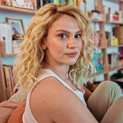 Farah Zeynep Abdullah Net Worth 2024, Age, Height, Bio, Birthday, Wiki!