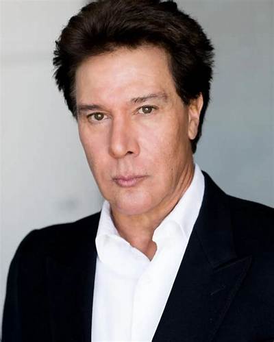 Fernando Allende Net Worth, Age, Height, Bio, Birthday, Wiki!