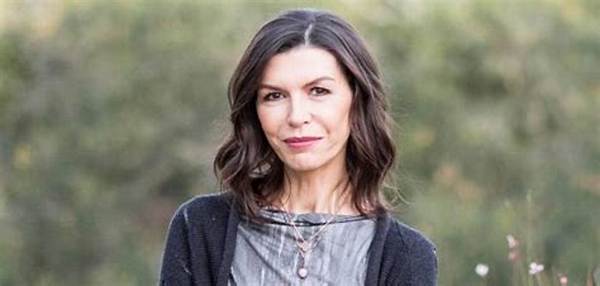 Finola Hughes Net Worth, Age, Height, Bio, Birthday, Wiki!