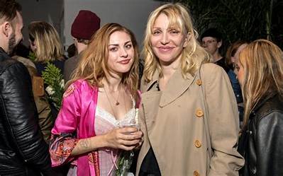 Frances Bean Cobain Net Worth, Age, Height, Bio, Birthday, Wiki!
