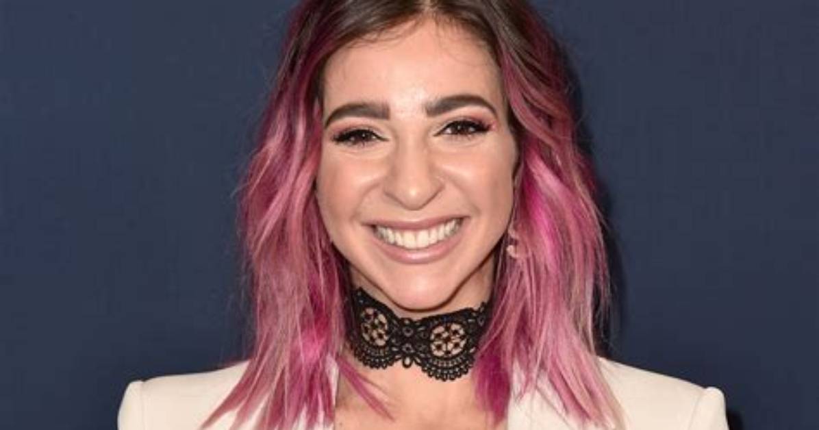 Gabbie Hanna Net Worth, Age, Height, Bio, Birthday, Wiki!