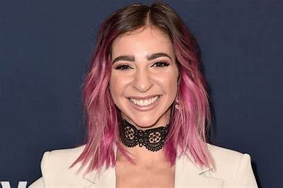 Gabbie Hanna Net Worth, Age, Height, Bio, Birthday, Wiki!