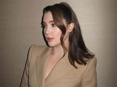 Gaia Romilly Wise Net Worth, Age, Height, Bio, Birthday, Wiki!
