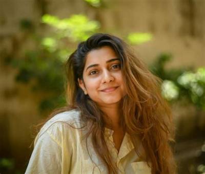 Gauri Nalawade - Net Worth, Age, Height, Birthday, Bio, Wiki!