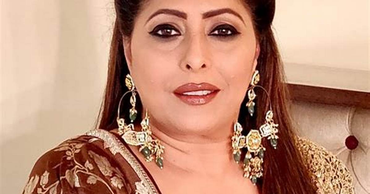 Geeta Kapur - Net Worth, Age, Height, Birthday, Bio, Wiki!
