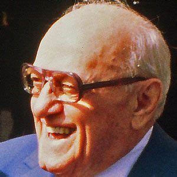 George Halas Net Worth, Age, Height, Bio, Birthday, Wiki!