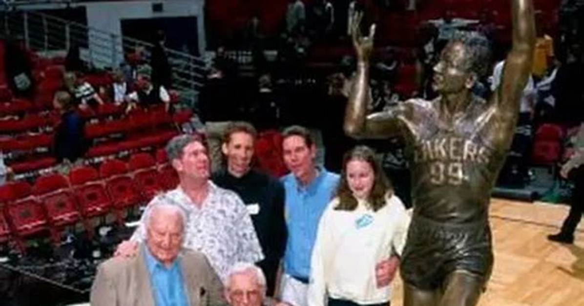 George Mikan Net Worth, Age, Height, Bio, Birthday, Wiki!