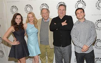 George Segal Net Worth, Age, Height, Bio, Birthday, Wiki!