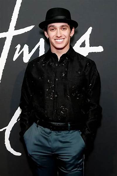 Gino Cosculluela Net Worth, Age, Height, Bio, Birthday, Wiki!