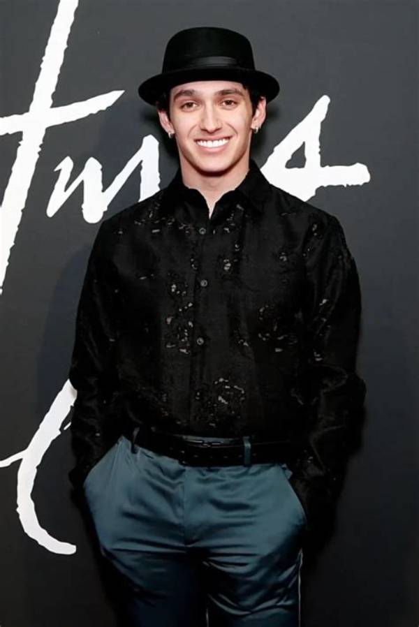 Gino Cosculluela Net Worth, Age, Height, Bio, Birthday, Wiki!