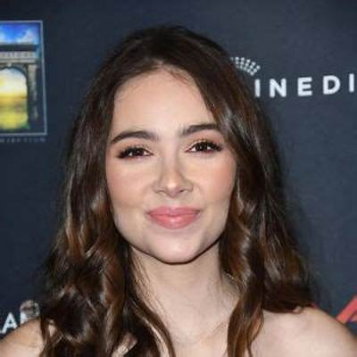 Haley Pullos Net Worth, Age, Height, Bio, Birthday, Wiki!