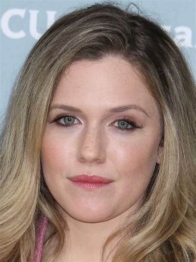 Harriet Dyer - Net Worth, Age, Height, Birthday, Bio, Wiki!