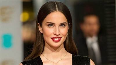 Heida Reed Net Worth, Age, Height, Bio, Birthday, Wiki!