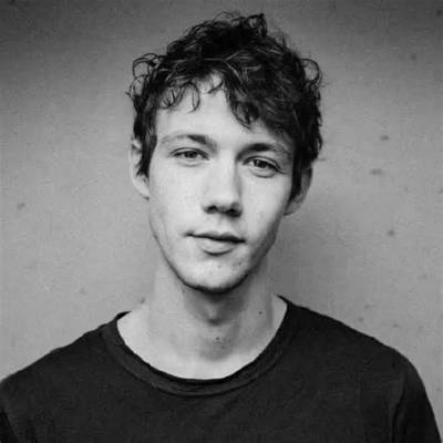Henning May Net Worth, Age, Height, Bio, Birthday, Wiki!