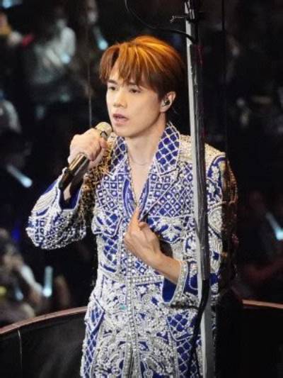 Hins Cheung Net Worth, Age, Height, Bio, Birthday, Wiki!