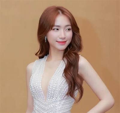 Hoa Minzy - Net Worth, Age, Height, Birthday, Bio, Wiki!