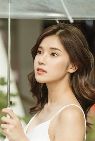 Hoang Yen Chibi - Net Worth, Age, Height, Birthday, Bio, Wiki!