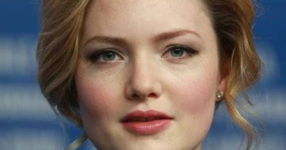 Holliday Grainger Net Worth, Age, Height, Bio, Birthday, Wiki!