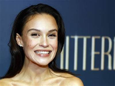 Holly Mae Brood Net Worth 2024, Age, Height, Bio, Birthday, Wiki!