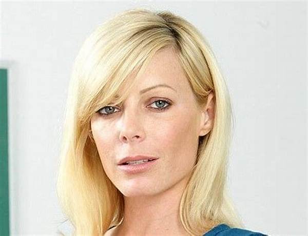 Holly Sampson Net Worth, Age, Height, Bio, Birthday, Wiki!