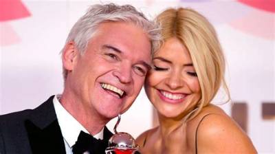 Holly Willoughby Net Worth 2024, Age, Height, Bio, Birthday, Wiki!