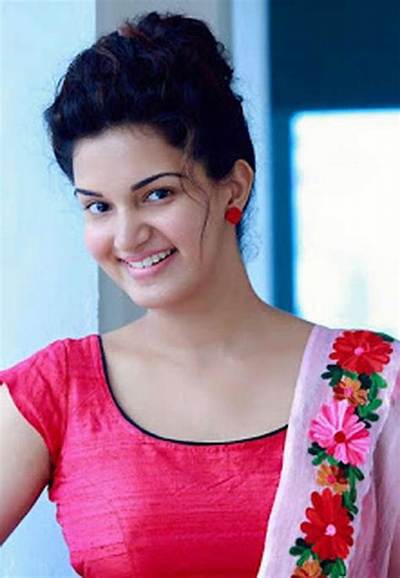 Honey Rose Net Worth, Age, Height, Bio, Birthday, Wiki!