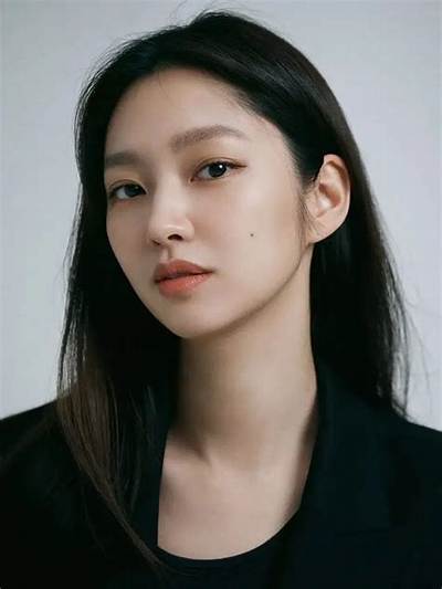 Hong Hwa-Ri - Net Worth, Age, Height, Birthday, Bio, Wiki!