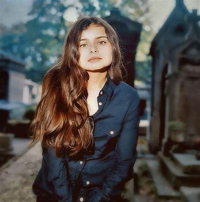 Hope Sandoval Net Worth, Age, Height, Bio, Birthday, Wiki!