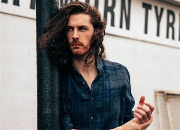 Hozier Net Worth, Age, Height, Bio, Birthday, Wiki!