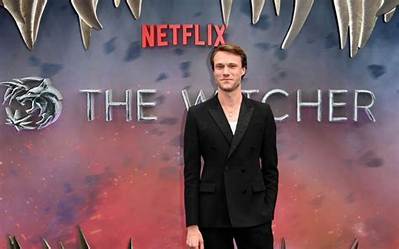 Hugh Skinner - Net Worth, Age, Height, Birthday, Bio, Wiki!