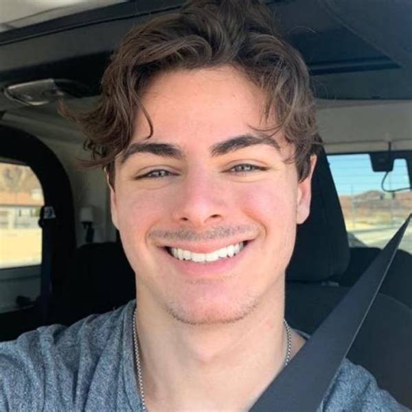 Hunter Havens Net Worth, Age, Height, Bio, Birthday, Wiki!