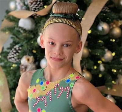 Isabelle Roberts - Net Worth, Age, Height, Birthday, Bio, Wiki!