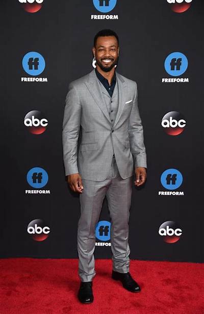 Isaiah Mustafa - Net Worth, Age, Height, Birthday, Bio, Wiki!