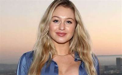 Iskra Lawrence Net Worth, Age, Height, Bio, Birthday, Wiki!