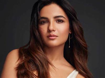 Jasmin Bhasin Net Worth, Age, Height, Bio, Birthday, Wiki!