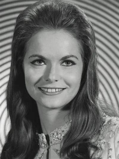 Jeannie C. Riley Net Worth, Age, Height, Bio, Birthday, Wiki!