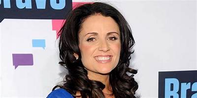 Jenni Pulos Net Worth, Age, Height, Bio, Birthday, Wiki!