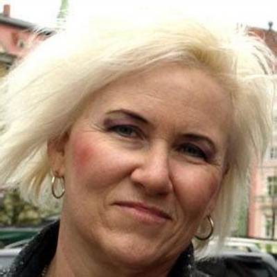 Jennifer Batten - Net Worth, Age, Height, Birthday, Bio, Wiki!