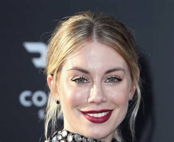 Jennifer Holland Net Worth, Age, Height, Bio, Birthday, Wiki!