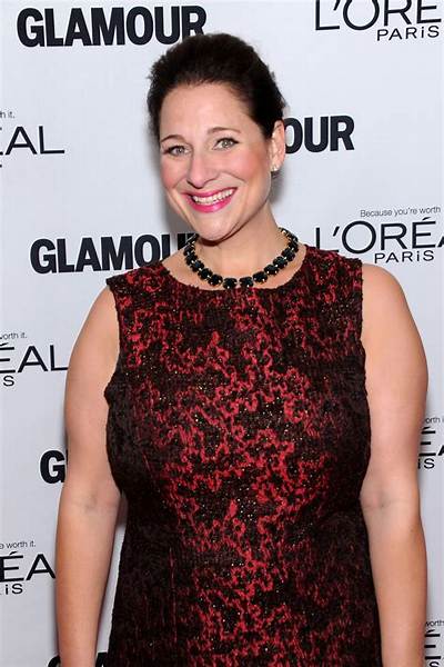 Jennifer Weiner Net Worth, Age, Height, Bio, Birthday, Wiki!