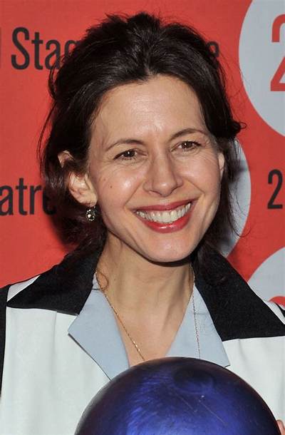 Jessica Hecht Net Worth 2024, Age, Height, Bio, Birthday, Wiki!
