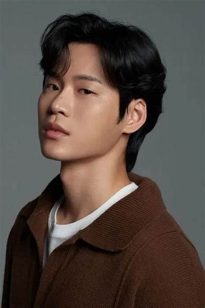 Ji Yoon-Ho - Net Worth, Age, Height, Birthday, Bio, Wiki!