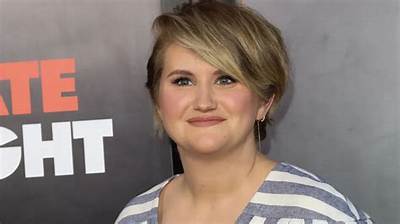 Jillian Bell Net Worth, Age, Height, Bio, Birthday, Wiki!
